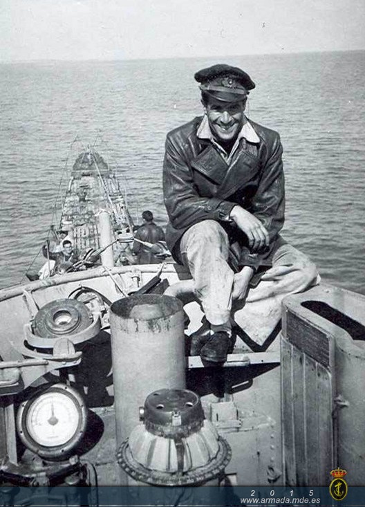 1949. Oficial en la vela del submarino G-7